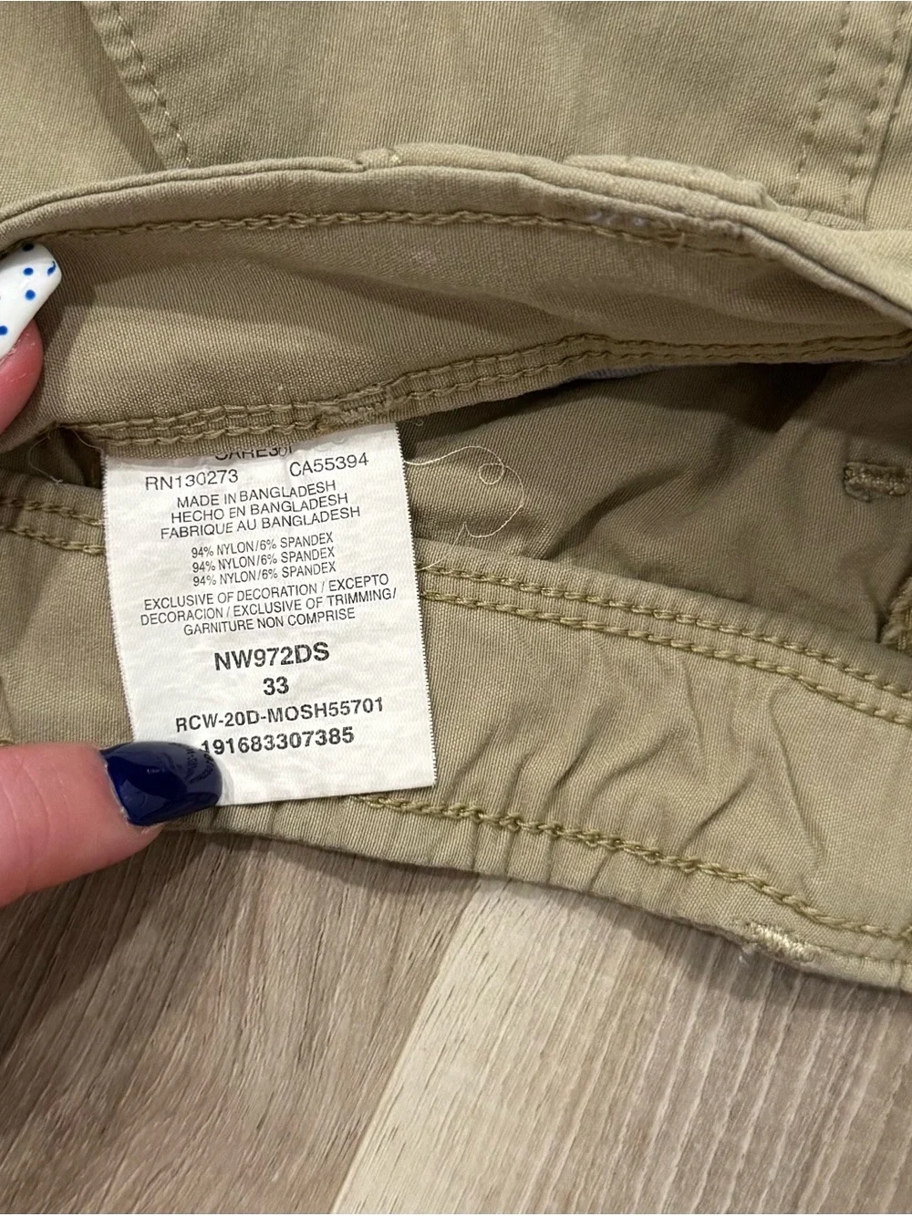 Wrangler Men's Cargo Shorts in Light Khaki - Picture 2 of 3